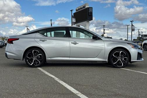 2025 Nissan Altima SR FWD