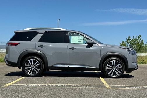 2025 Nissan Pathfinder Platinum 4WD