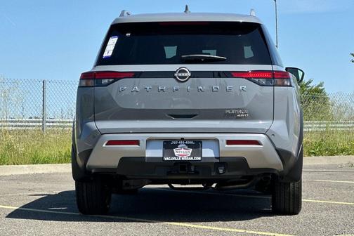 2025 Nissan Pathfinder Platinum 4WD