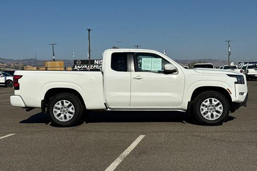 2024 Nissan Frontier SV