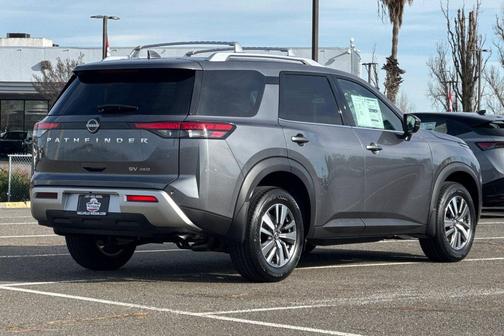 2025 Nissan Pathfinder SL 4WD