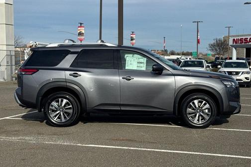 2025 Nissan Pathfinder SL 4WD