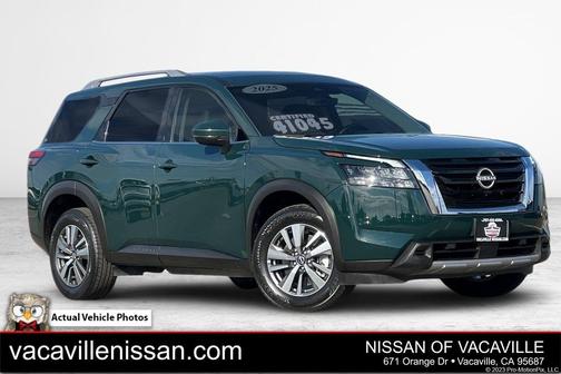 2025 Nissan Pathfinder SL 4WD