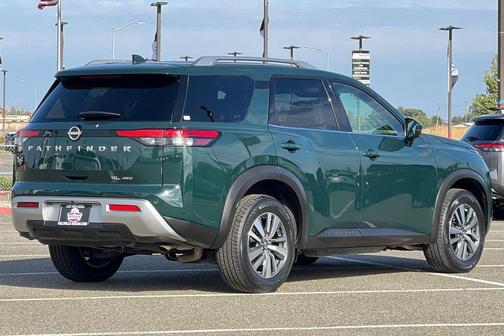 2025 Nissan Pathfinder SL 4WD
