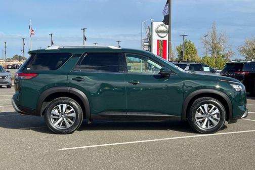 2025 Nissan Pathfinder SL 4WD