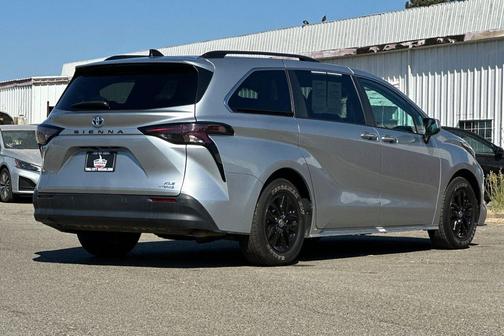 2023 Toyota Sienna XLE 8 Passenger