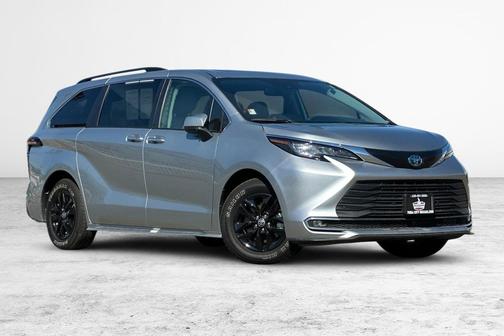 2023 Toyota Sienna XLE 8 Passenger