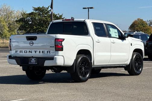 2026 Nissan Frontier SV