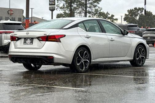 2023 Nissan Altima SR FWD
