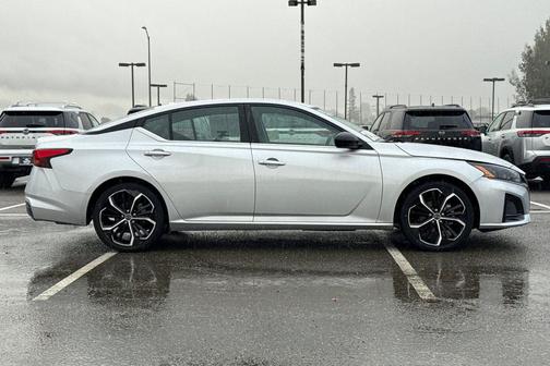 2023 Nissan Altima SR FWD