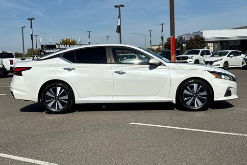 2021 Nissan Altima 2.5 SV