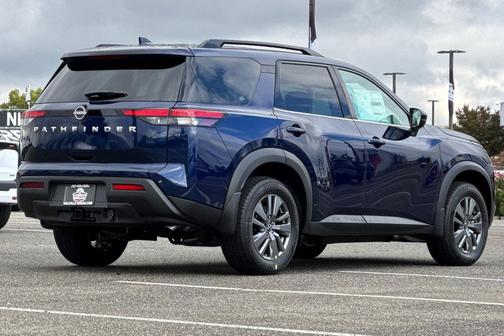 2025 Nissan Pathfinder SV FWD