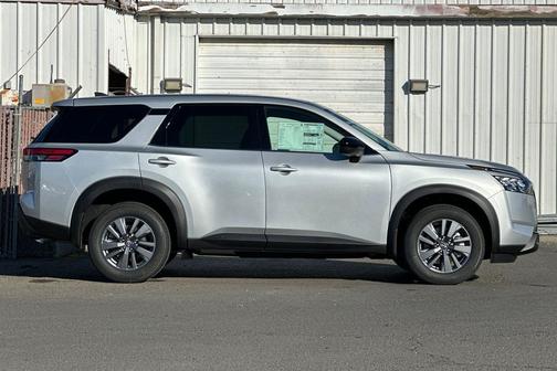 2025 Nissan Pathfinder S FWD