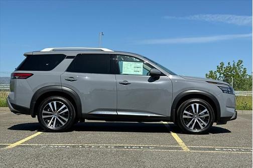 2025 Nissan Pathfinder Platinum 4WD