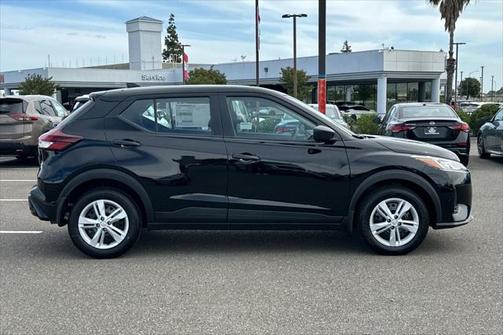 2025 Nissan Kicks S