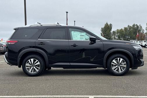 2025 Nissan Pathfinder SL 4WD