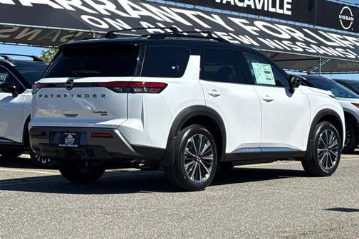 Everest White Pearl Tricoat/Super Black 2026 Nissan Pathfinder Platinum