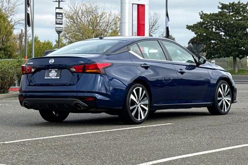 2022 Nissan Altima SR FWD