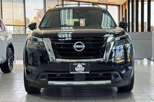 2025 Nissan Pathfinder Platinum 4WD