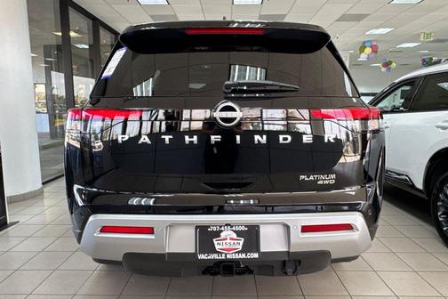 2025 Nissan Pathfinder Platinum 4WD