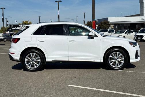 2024 Audi Q3 Premium 45 TFSI S line quattro Tiptronic