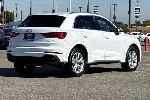 2024 Audi Q3 Premium 45 TFSI S line quattro Tiptronic