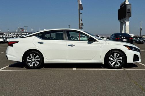 2025 Nissan Altima S FWD