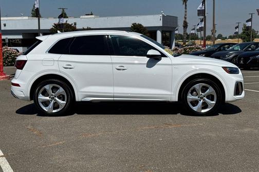 2022 Audi Q5 45 S line Premium Plus