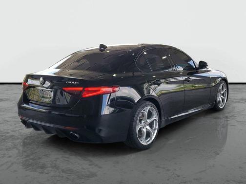 Alfa Black 2019 Alfa Romeo Giulia Ti Sport