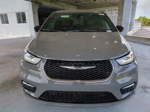2025 Chrysler Pacifica L