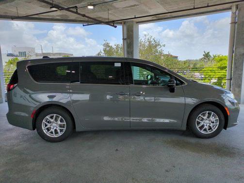2025 Chrysler Pacifica L