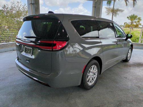 2025 Chrysler Pacifica L