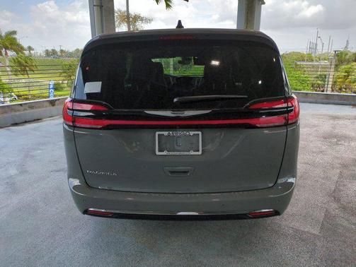2025 Chrysler Pacifica L