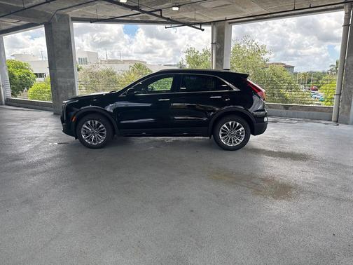 Stellar Black Metallic 2025 Cadillac XT4 Premium Luxury