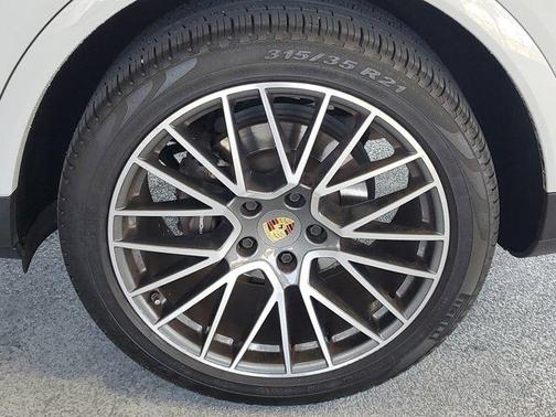 Quartzite Grey Metallic 2022 Porsche Cayenne Cayenne