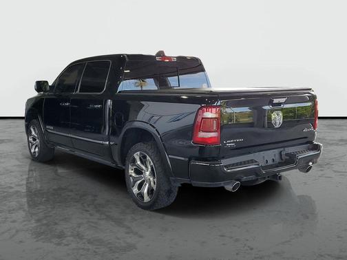 Diamond Black Crystal Pearlcoat 2021 RAM 1500 Limited