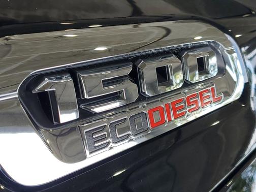 Diamond Black Crystal Pearlcoat 2021 RAM 1500 Limited
