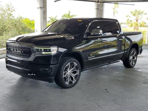 Diamond Black Crystal Pearlcoat 2021 RAM 1500 Limited