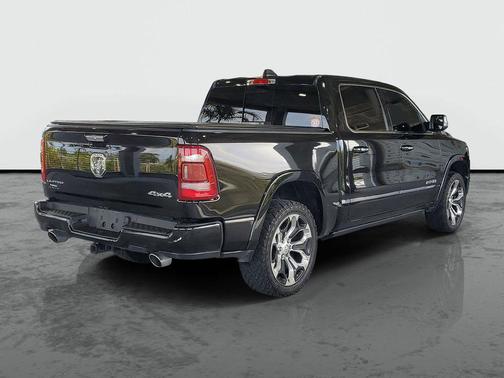 Diamond Black Crystal Pearlcoat 2021 RAM 1500 Limited