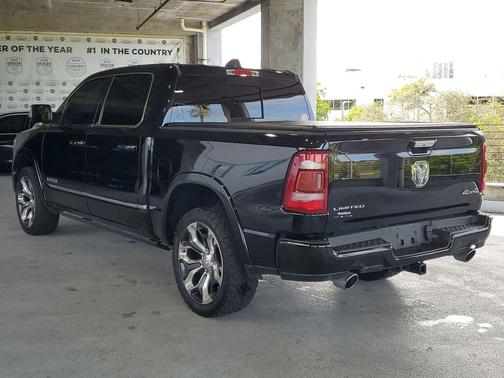 Diamond Black Crystal Pearlcoat 2021 RAM 1500 Limited