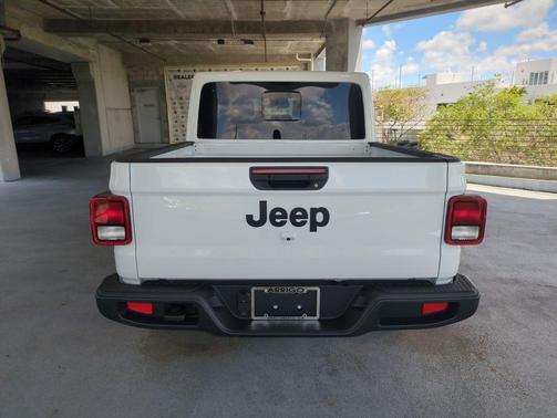 Bright White Clearcoat 2026 Jeep Gladiator Sport S