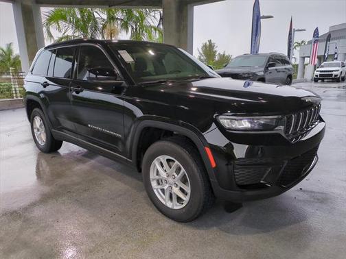 2025 Jeep Grand Cherokee Laredo