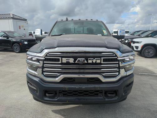 2026 RAM 3500 Laramie Crew Cab 4x4 8' Box