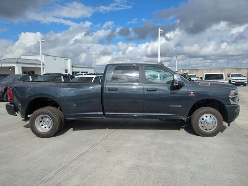 2026 RAM 3500 Laramie Crew Cab 4x4 8' Box