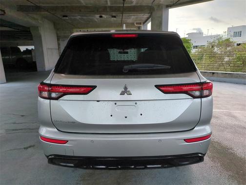 2022 Mitsubishi Outlander Black Edition 2WD