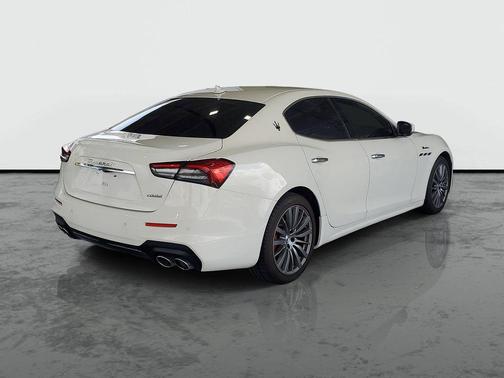 Bianco 2022 Maserati Ghibli Modena
