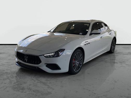 Bianco 2022 Maserati Ghibli Modena