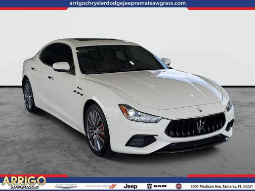 Bianco 2022 Maserati Ghibli Modena