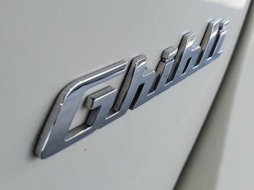 Bianco 2022 Maserati Ghibli Modena