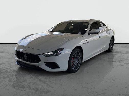 Bianco 2022 Maserati Ghibli Modena